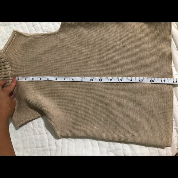 Tan Chanel warm top - Picture 5 of 7